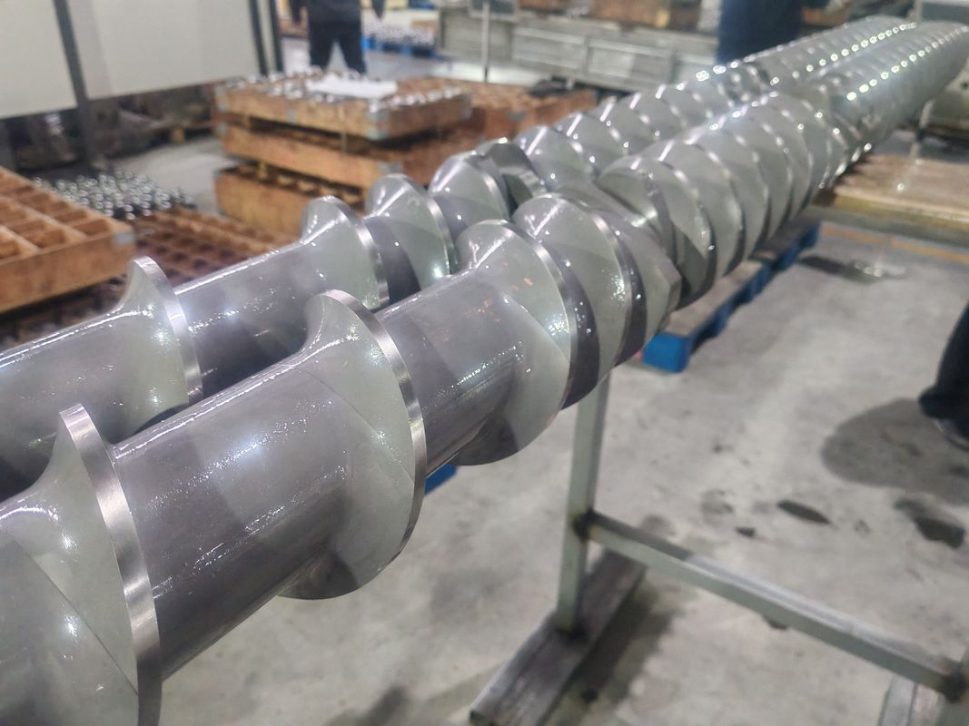 Segmentos de rosca e cilindro de extrusora de dupla rosca Berstoff projetados com precisão para resultados superiores