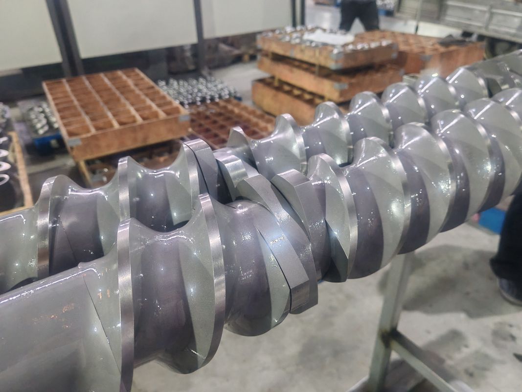 Segmentos de rosca e cilindro de extrusora de dupla rosca Berstoff projetados com precisão para resultados superiores